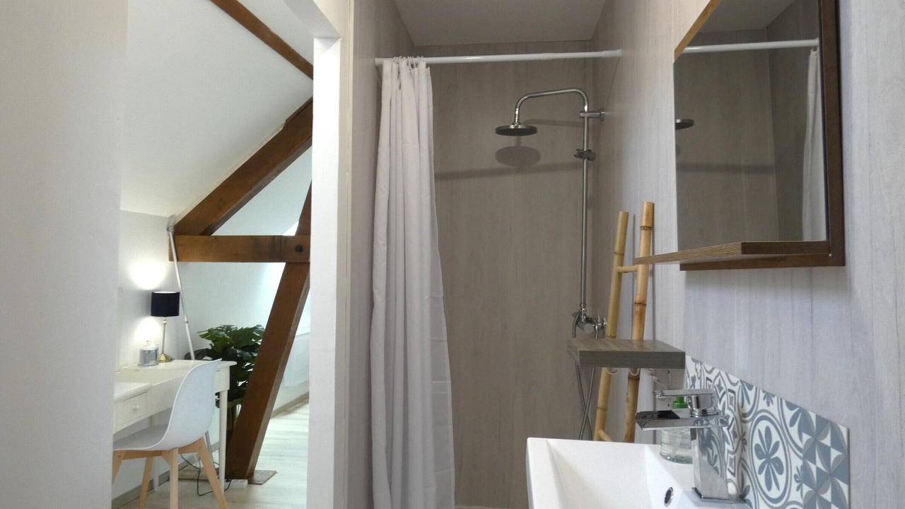 Photo of Bathroom in Belhomert-Guehouville