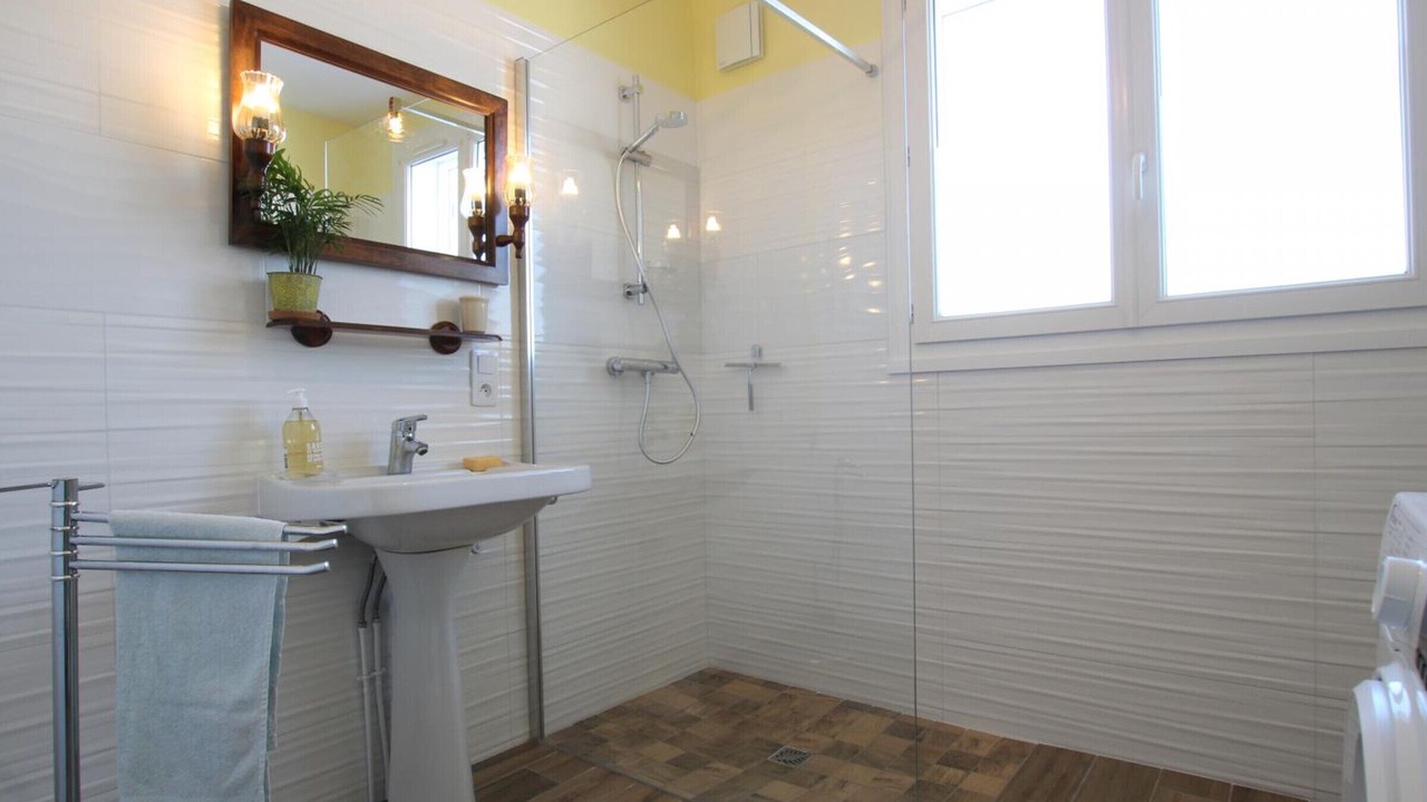 Photo of Bathroom in Yquelon