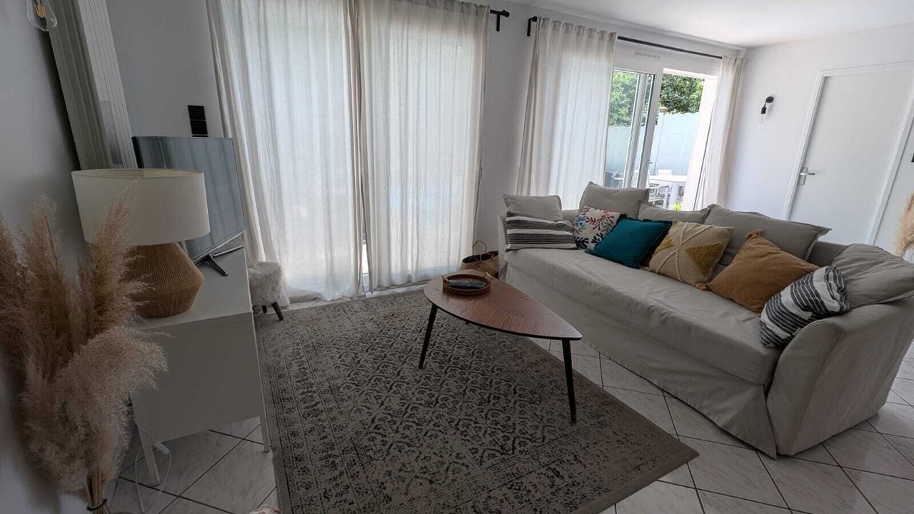 Photo of Livingroom in Sainte-Therese - Quineleu