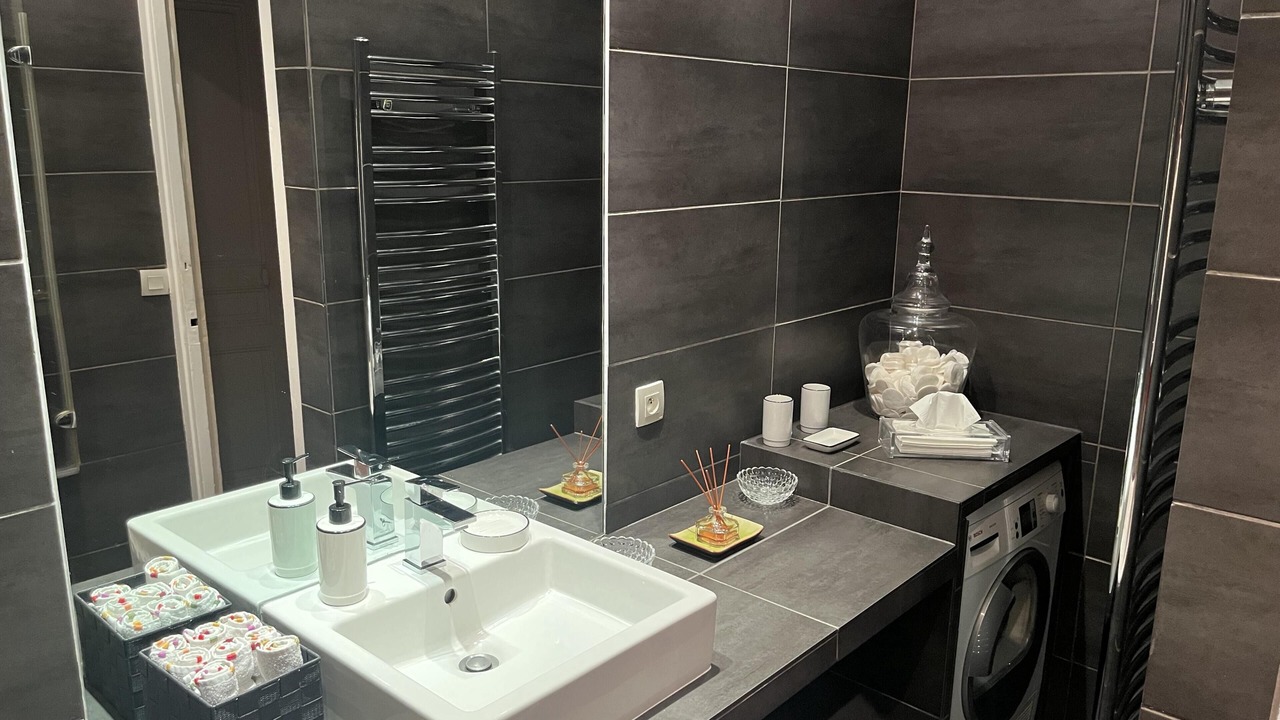 Photo of Bathroom in Val-de-Grace
