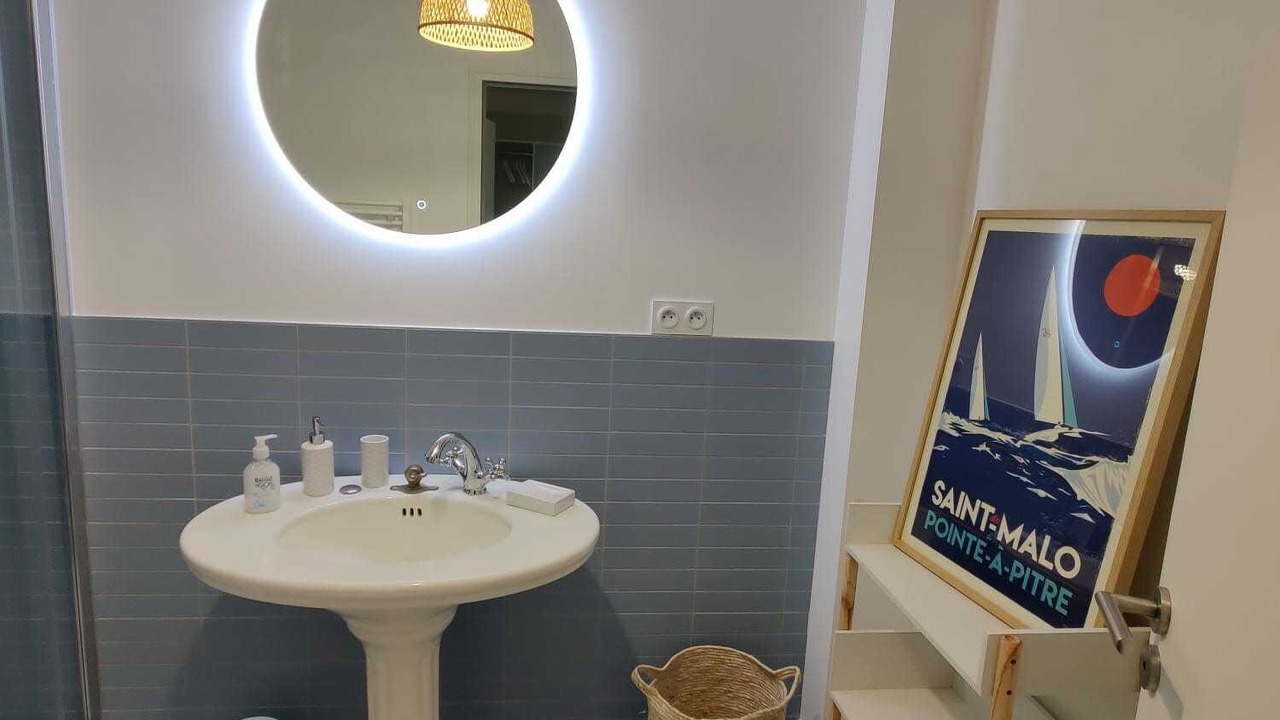 Photo of Bathroom in Dinard