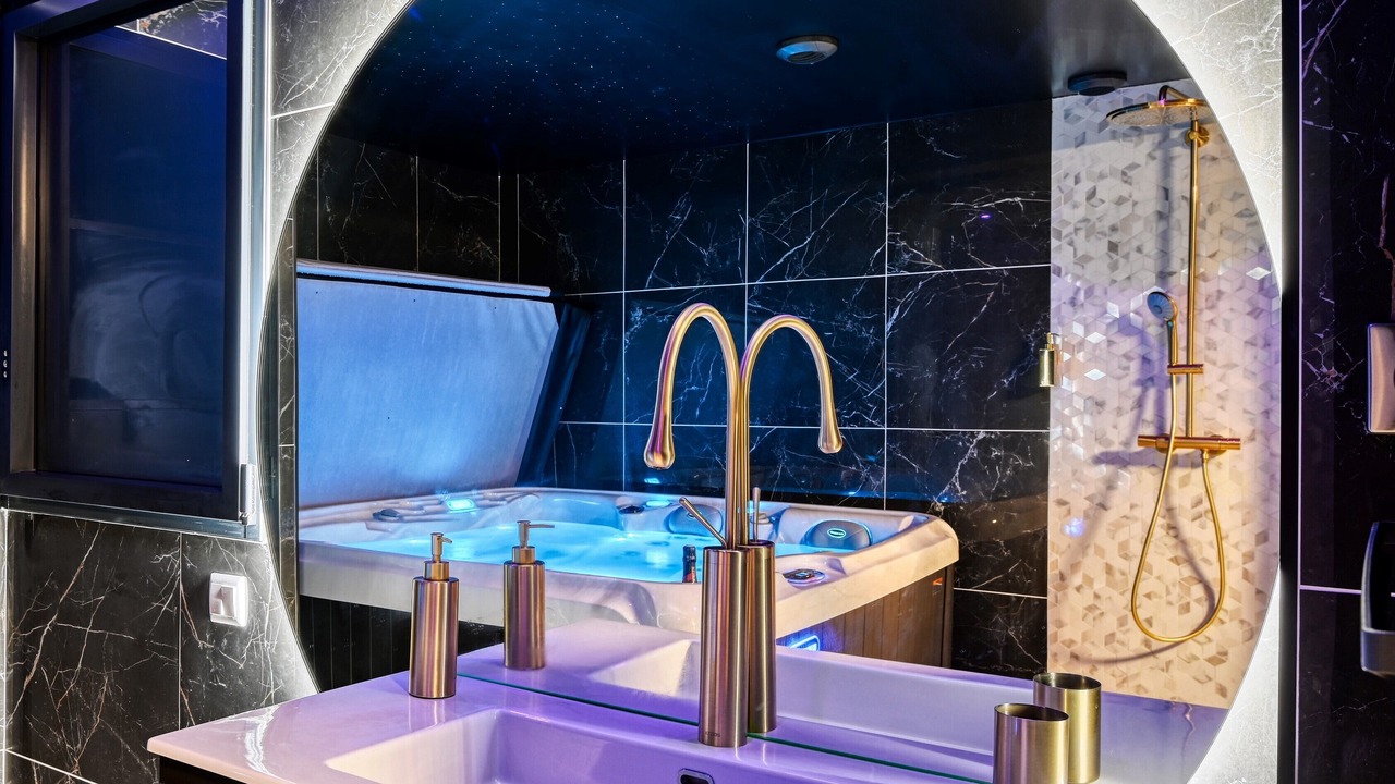 Photo of Bathroom in Saint-Cyr-l'Ecole