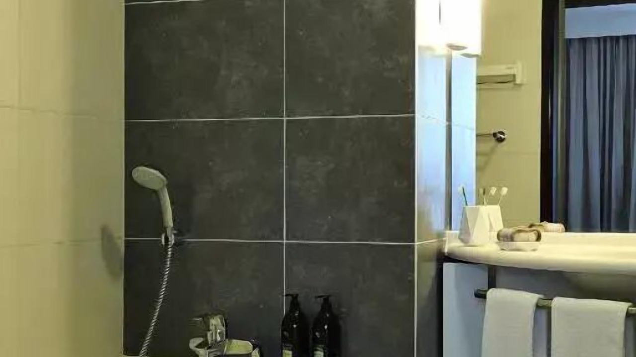 Photo of Bathroom in Richebourg - Saint-Clement