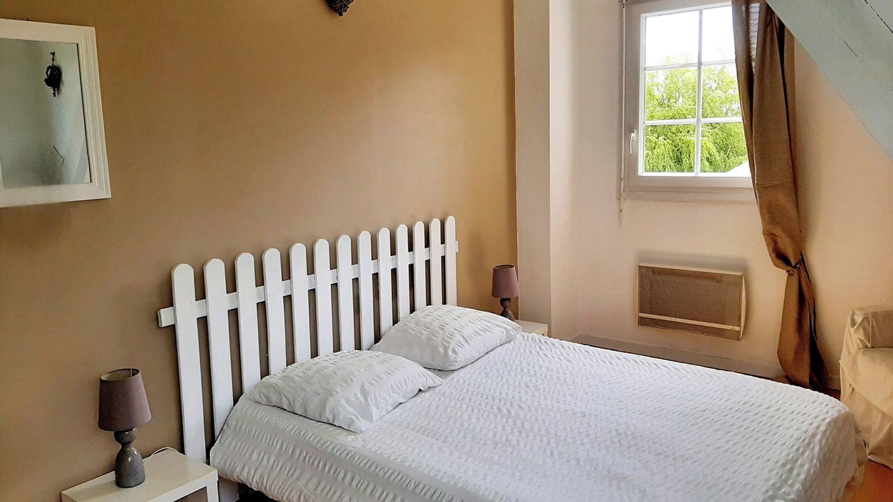 Photo of Bedroom in Agy