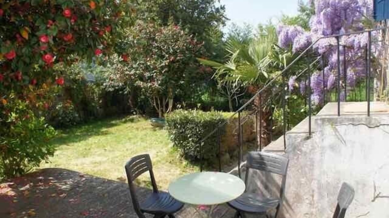 Photo of Outdoor in Bono