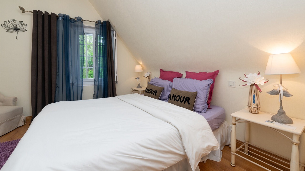Photo of Bedroom in Saint-Ave