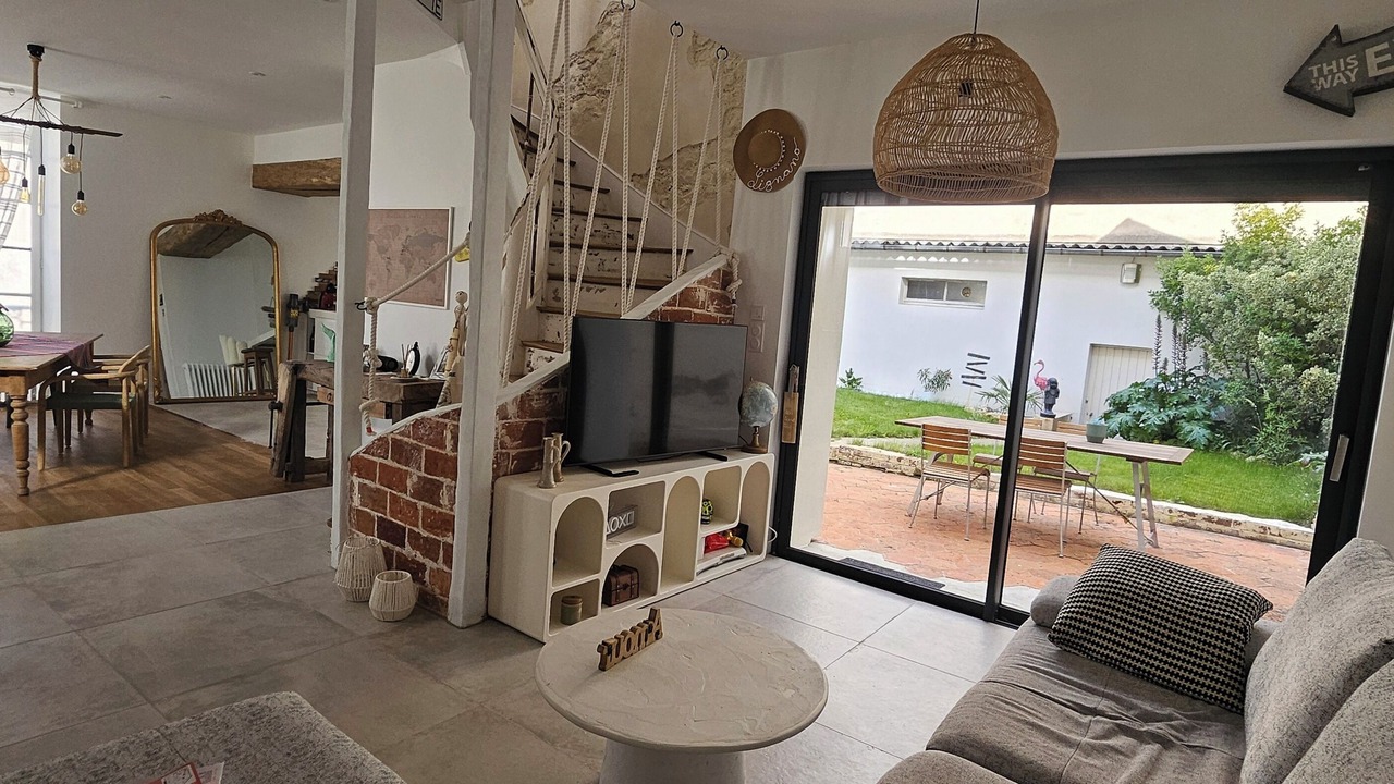 Photo of Livingroom in Liberation