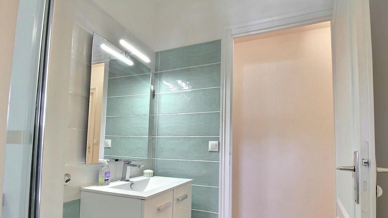 Photo of Bathroom in Tredrez-Locquemeau