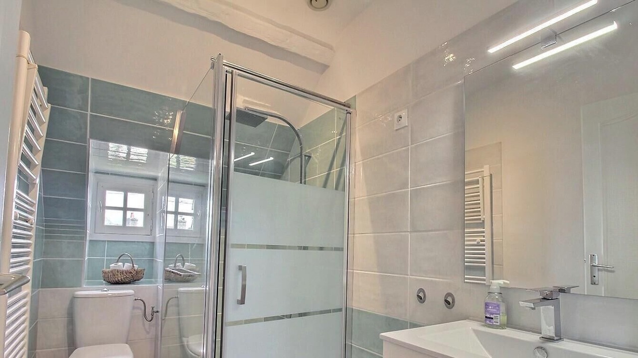 Photo of Bathroom in Tredrez-Locquemeau