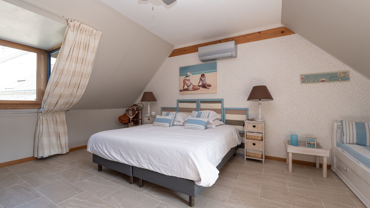 Photo of Bedroom in Theix-Noyalo