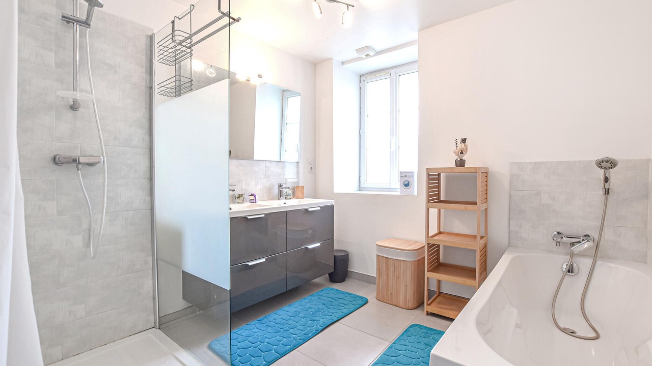 Photo of Bathroom in Lessay