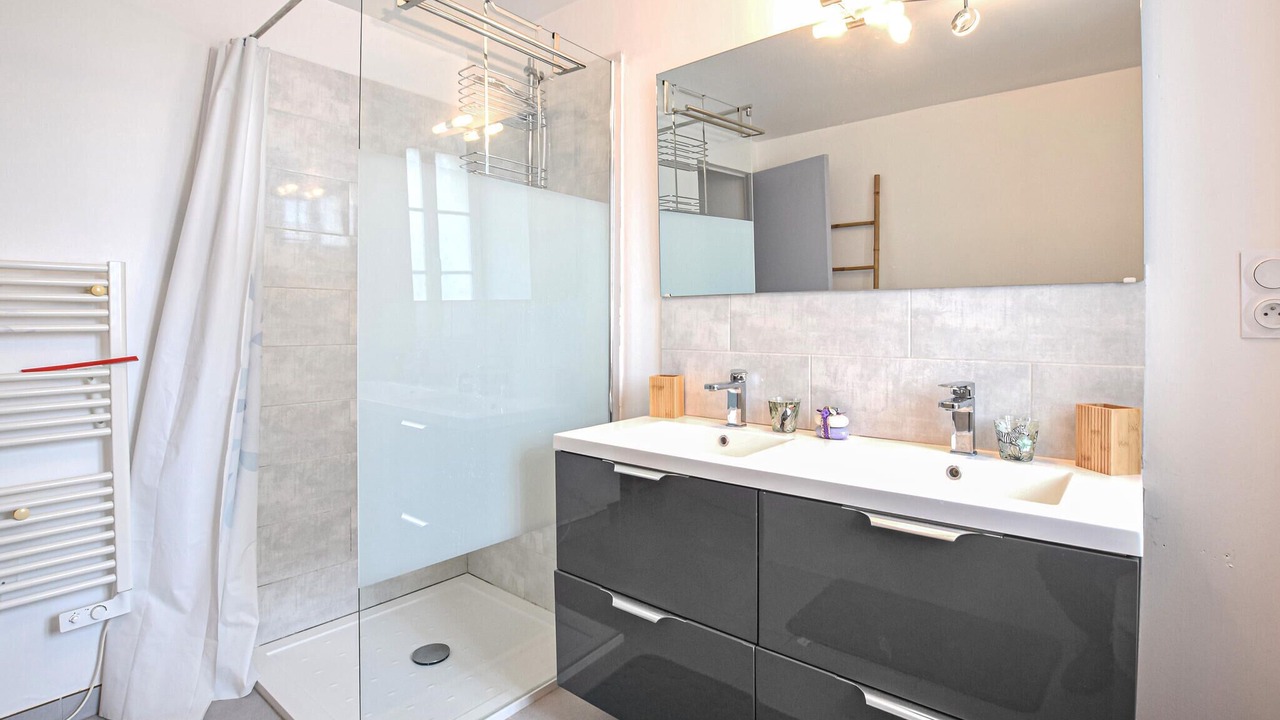 Photo of Bathroom in Lessay