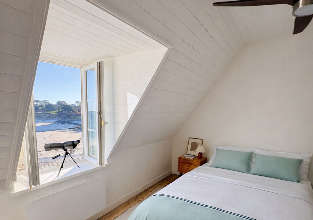 Photo of Bedroom in Plougrescant