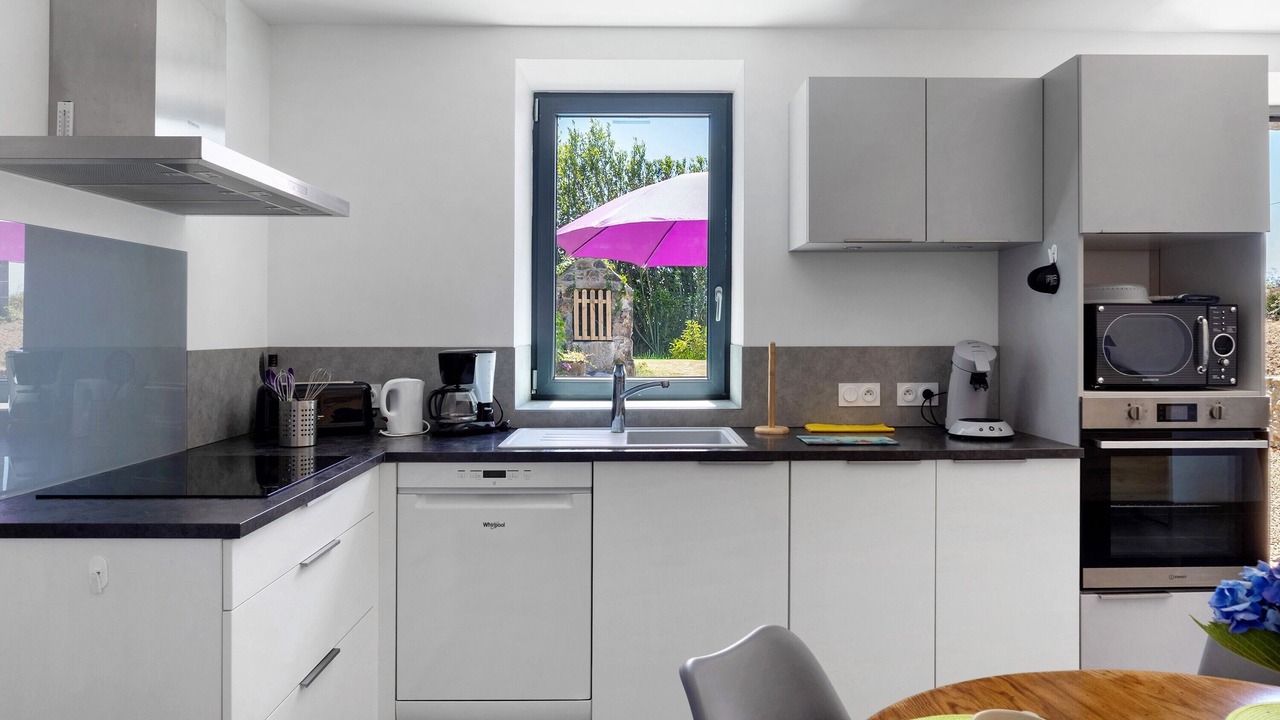 Photo of Kitchen in Plougrescant