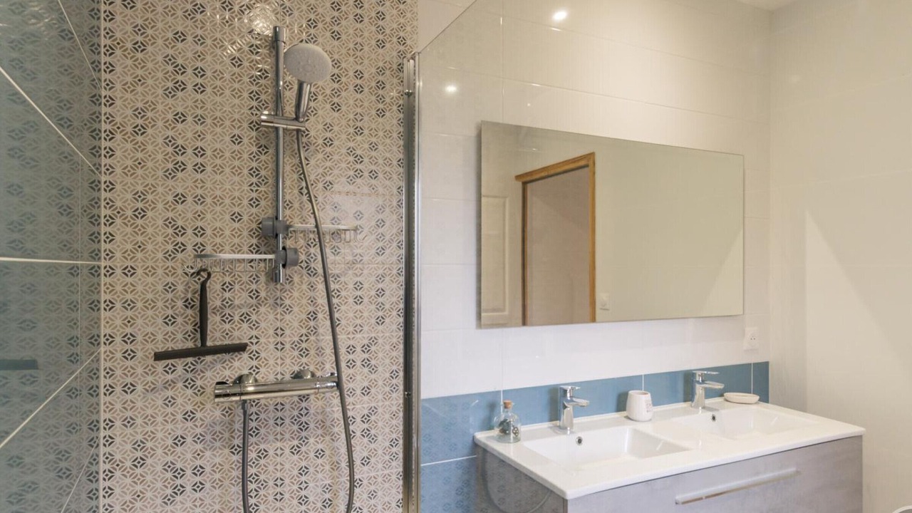 Photo of Bathroom in Cherence-le-Heron