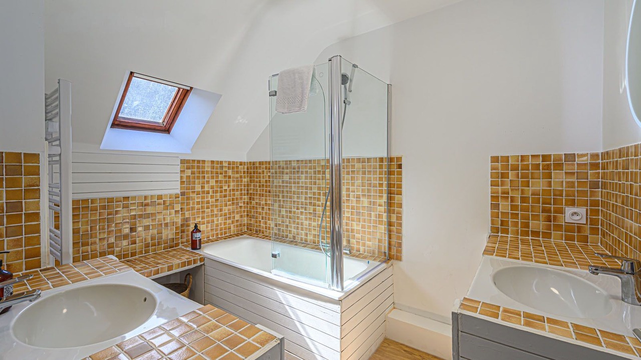 Photo of Bathroom in Theix-Noyalo