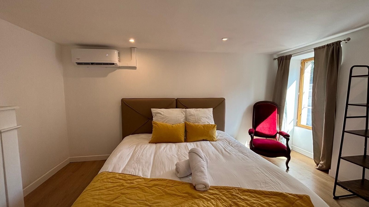 Photo of Bedroom in Exmes