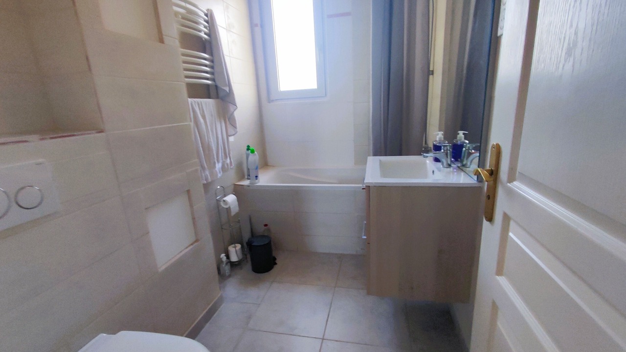 Photo of Bathroom in Belle-Beille