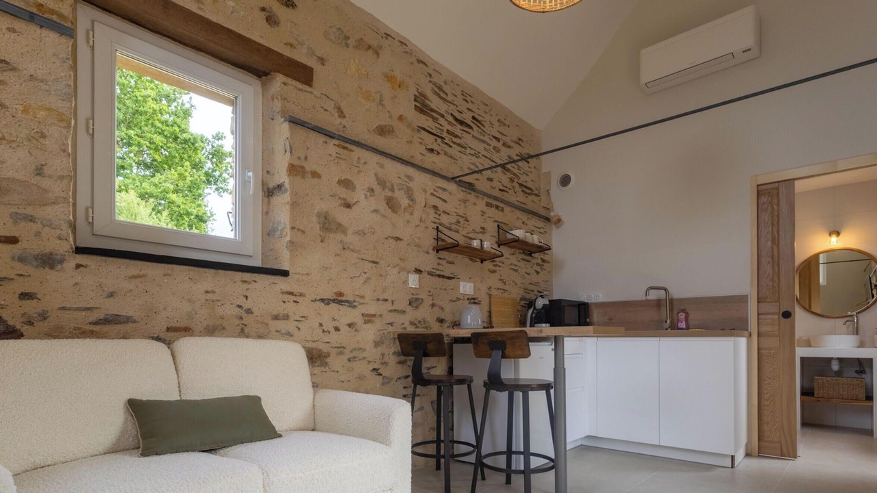 Photo of Livingroom in Chenille-Champteusse
