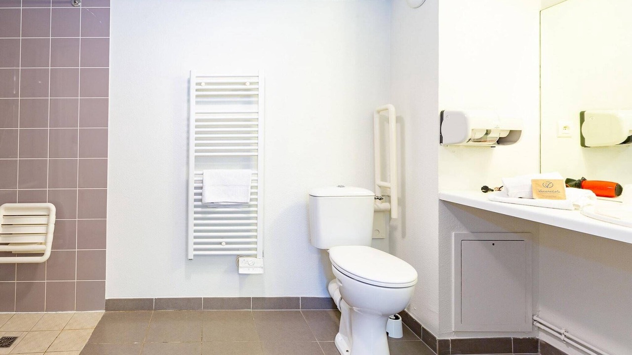 Photo of Bathroom in Roz-sur-Couesnon