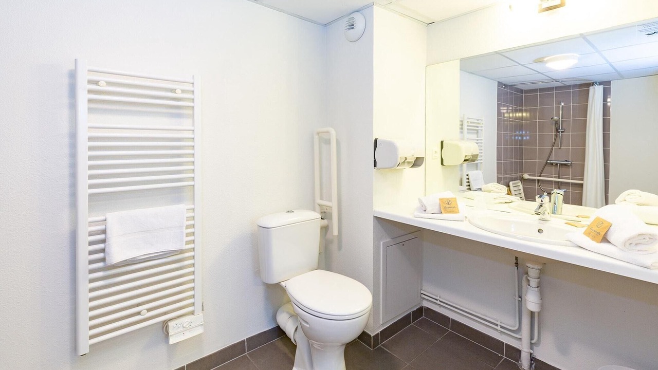 Photo of Bathroom in Roz-sur-Couesnon