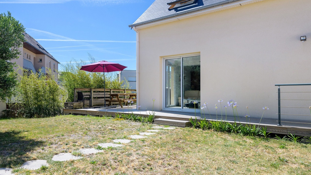 Photo of Patio Balcony in Saint-Martin de Brehal
