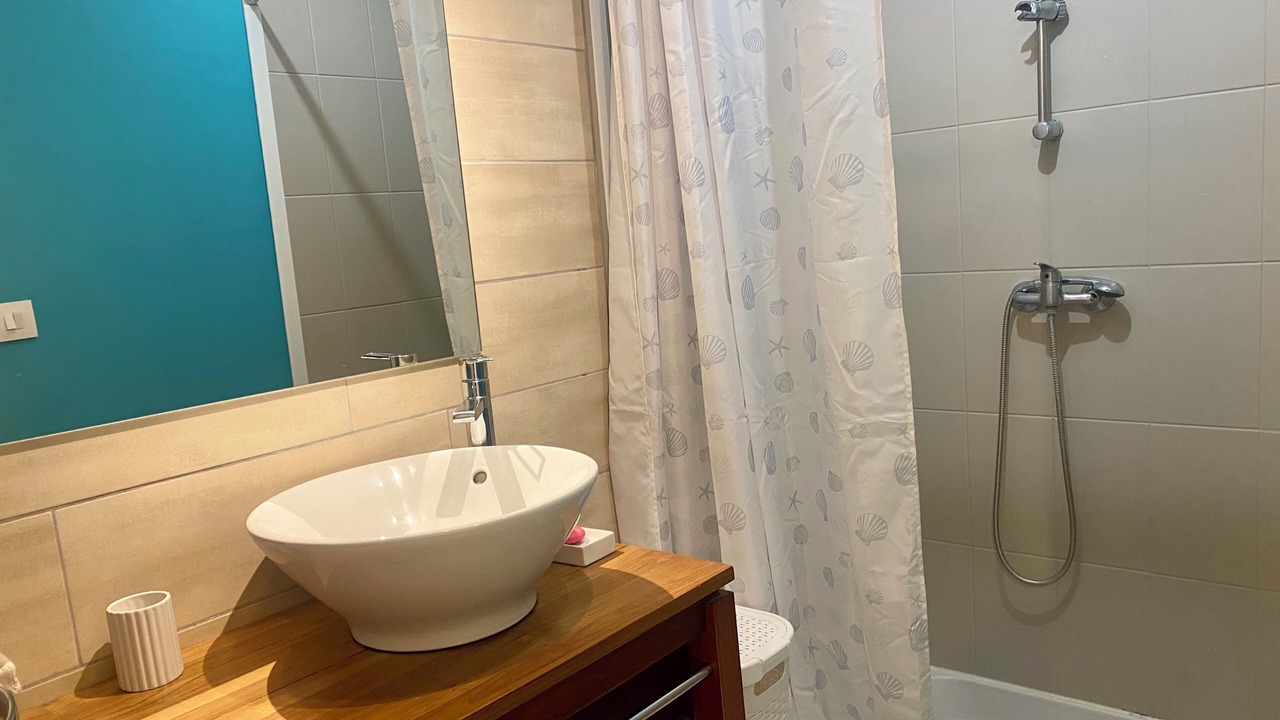 Photo of Bathroom in Yvre-l'Eveque