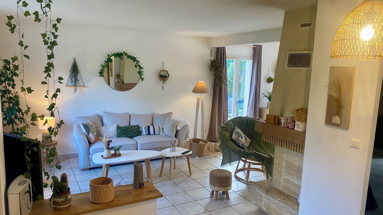 Photo of Livingroom in Yvre-l'Eveque