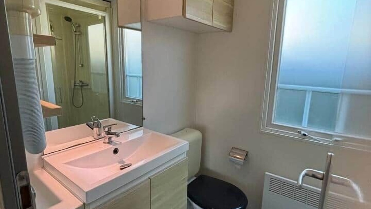 Photo of Bathroom in Hauteville-sur-Mer