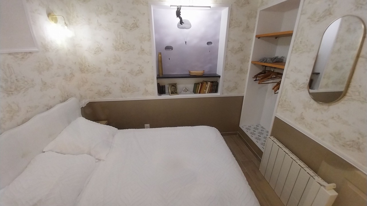 Photo of Bedroom in Carentan