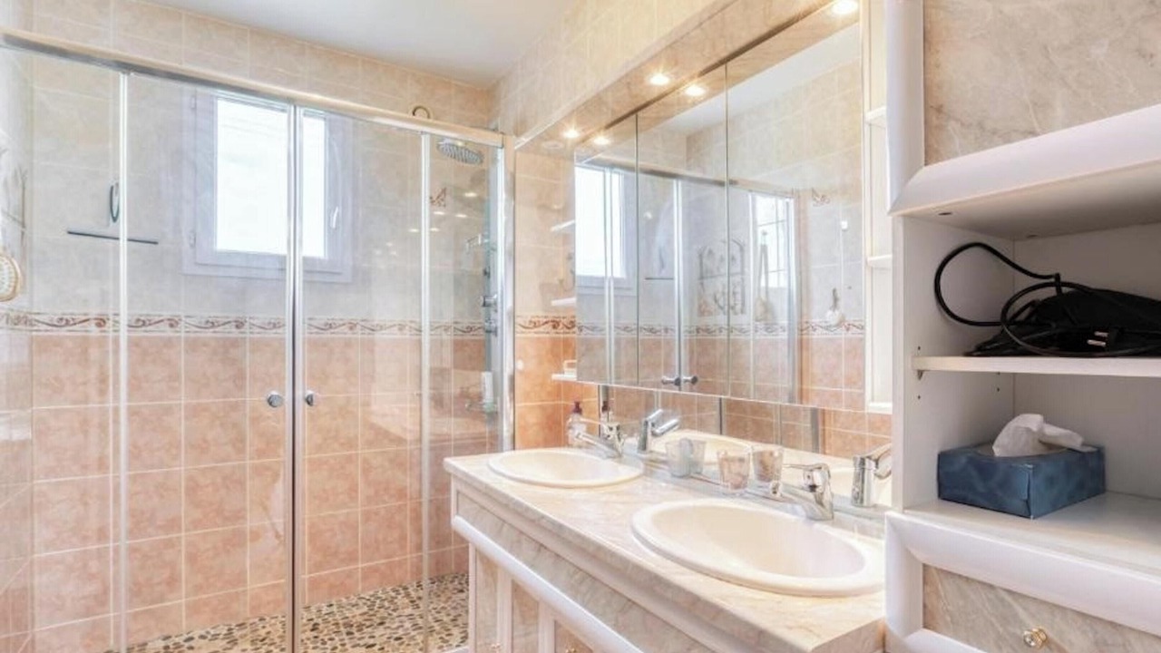 Photo of Bathroom in Ranville