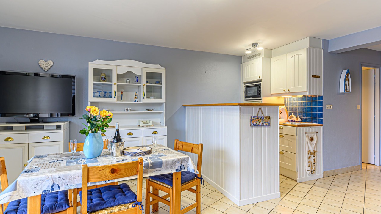 Photo of Bedroom in Locmariaquer