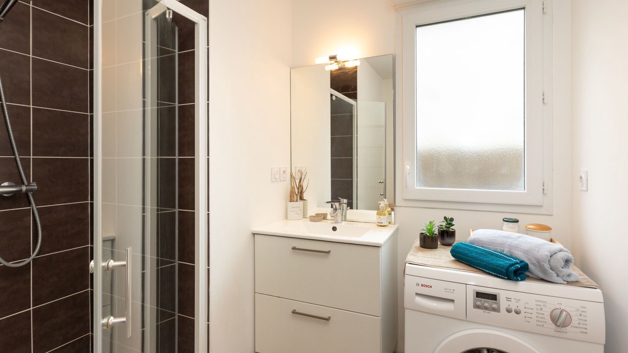 Photo of Bathroom in Parame