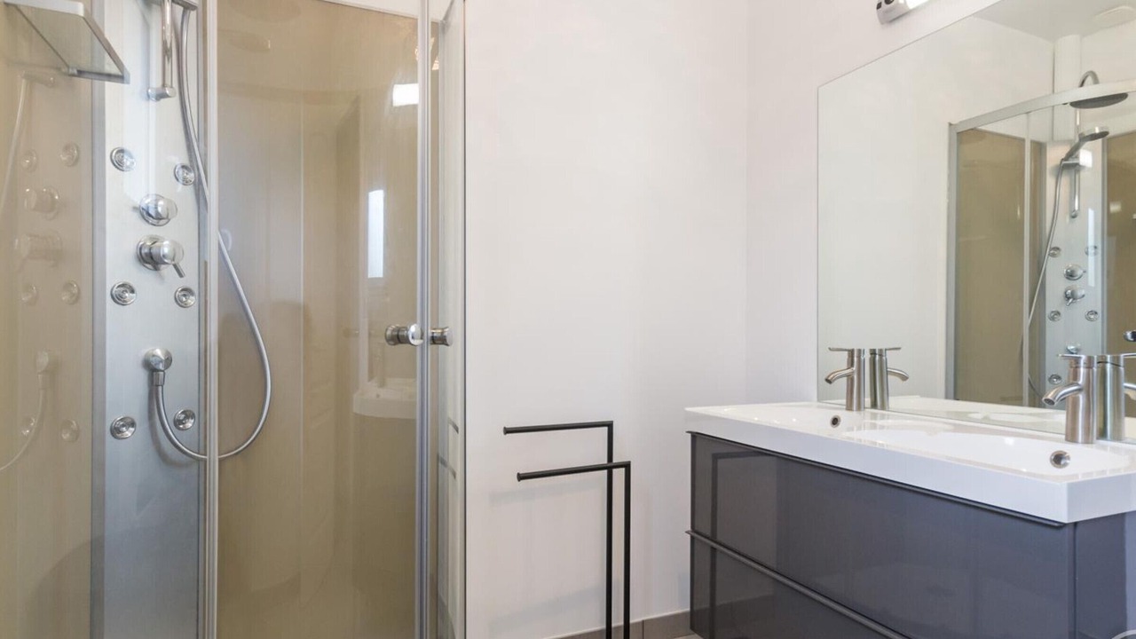 Photo of Bathroom in Vesly