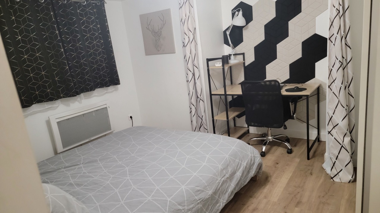 Photo of Bedroom in Magny-les-Hameaux
