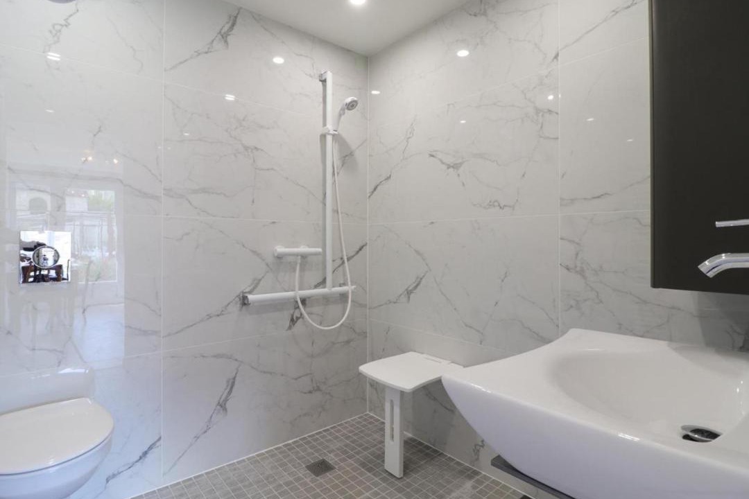 Photo of Bathroom in Le Bourg-Saint-Leonard