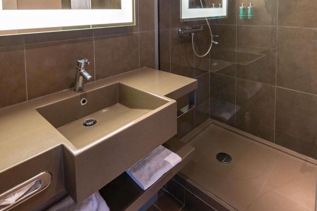 Photo of Bathroom in Magny-les-Hameaux