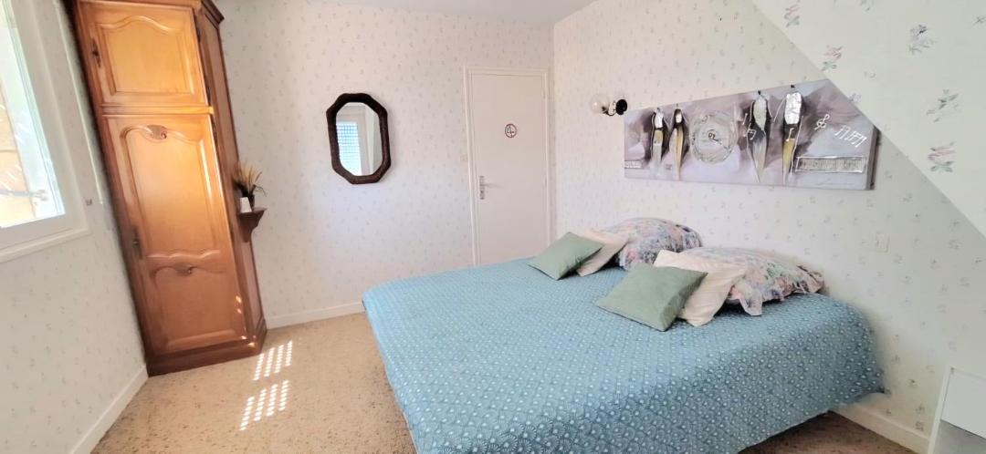 Photo of Bedroom in Neulliac