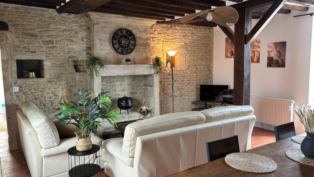 Photo of Livingroom in Tracy-sur-Mer