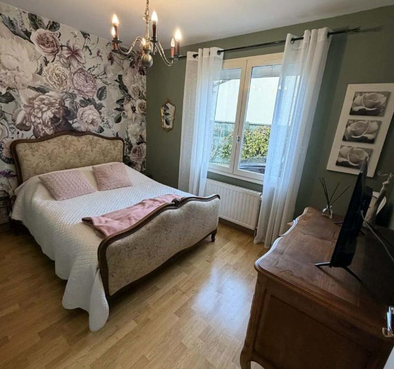 Photo of Bedroom in Bazoches-sur-Hoene
