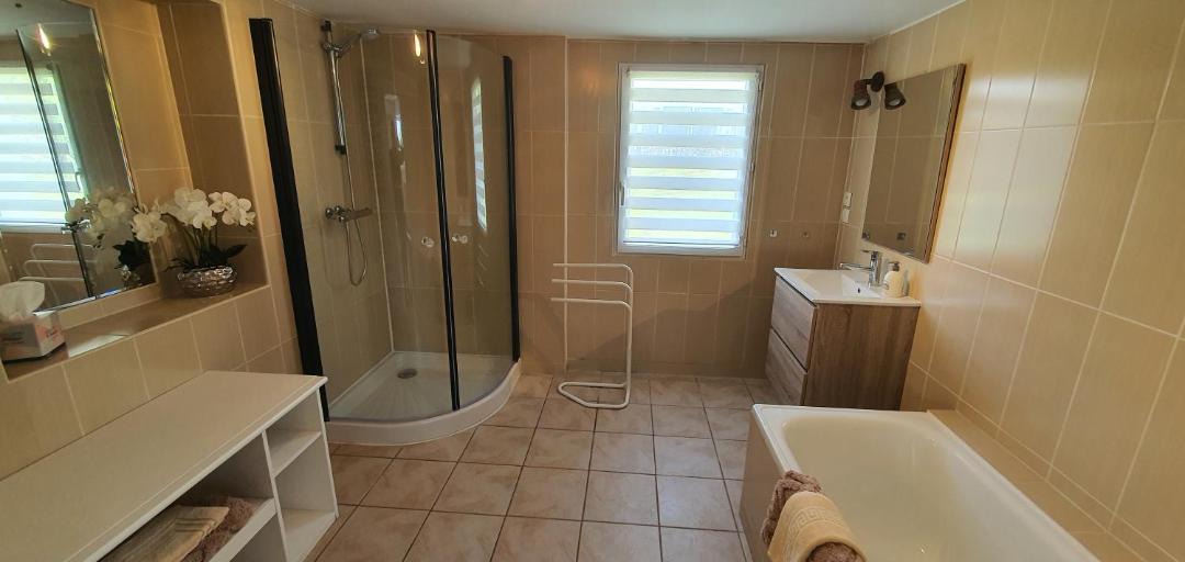 Photo of Bathroom in Canisy