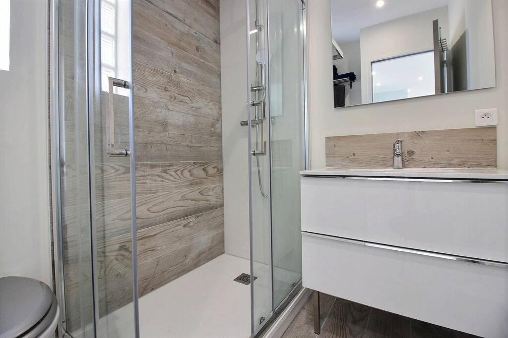 Photo of Bathroom in Le Pouliguen