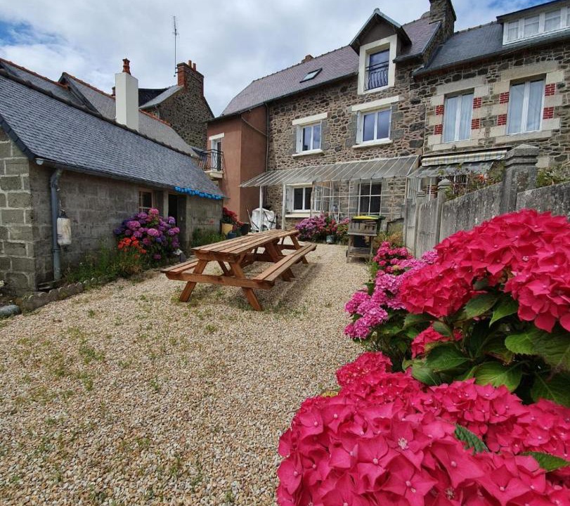 Photo of Buildings in Treveneuc