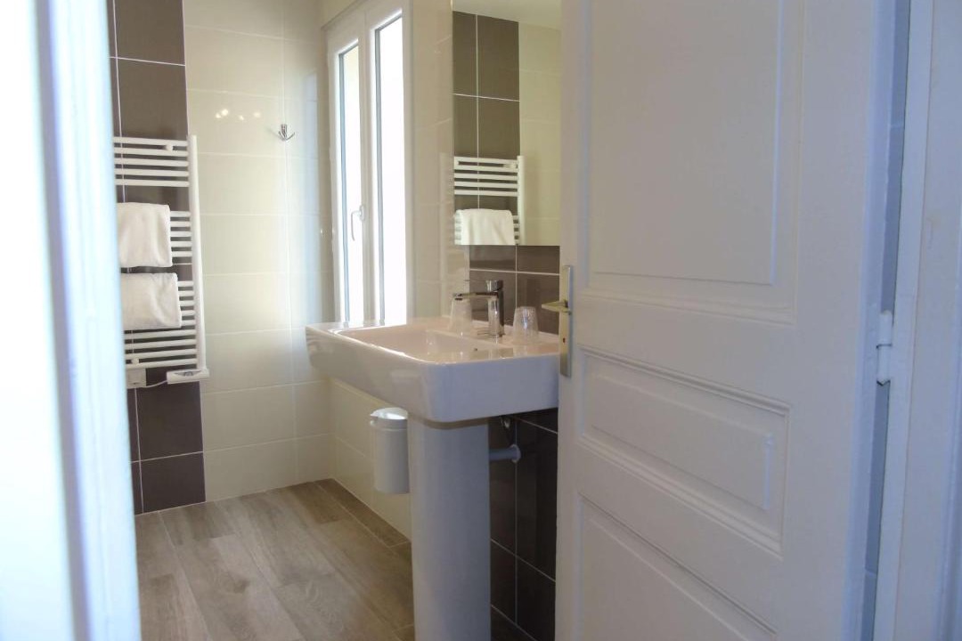 Photo of Bathroom in Pontorson