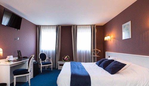 Superior Double Room, Bathtub
