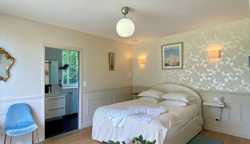 Traditional Double Room ( (in Elisabeth detached house) )