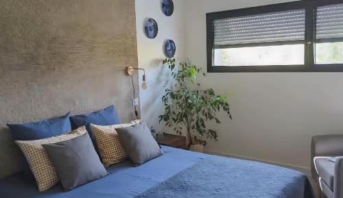 Standard Queen Room