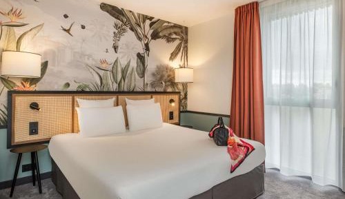 Deluxe Queen Room