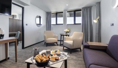 Suite with One Queen Bed and Living Room - Beach Front