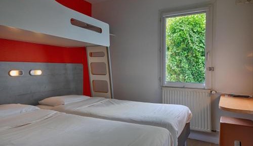 Triple Room with Twin Beds and Bunk Bed